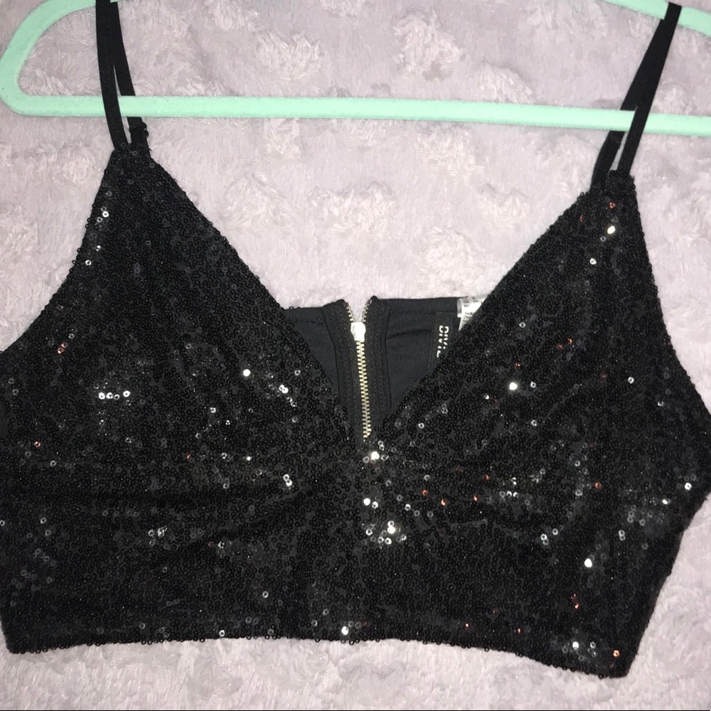 Black cropped tank top